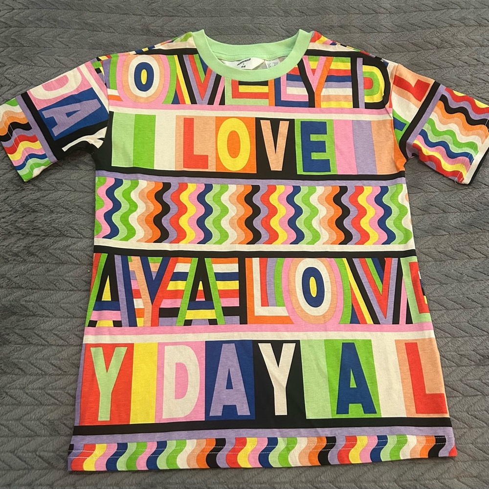 NWOT H&M x Lakwena Colorful Short Sleeve Tee with Geometric Patterns
